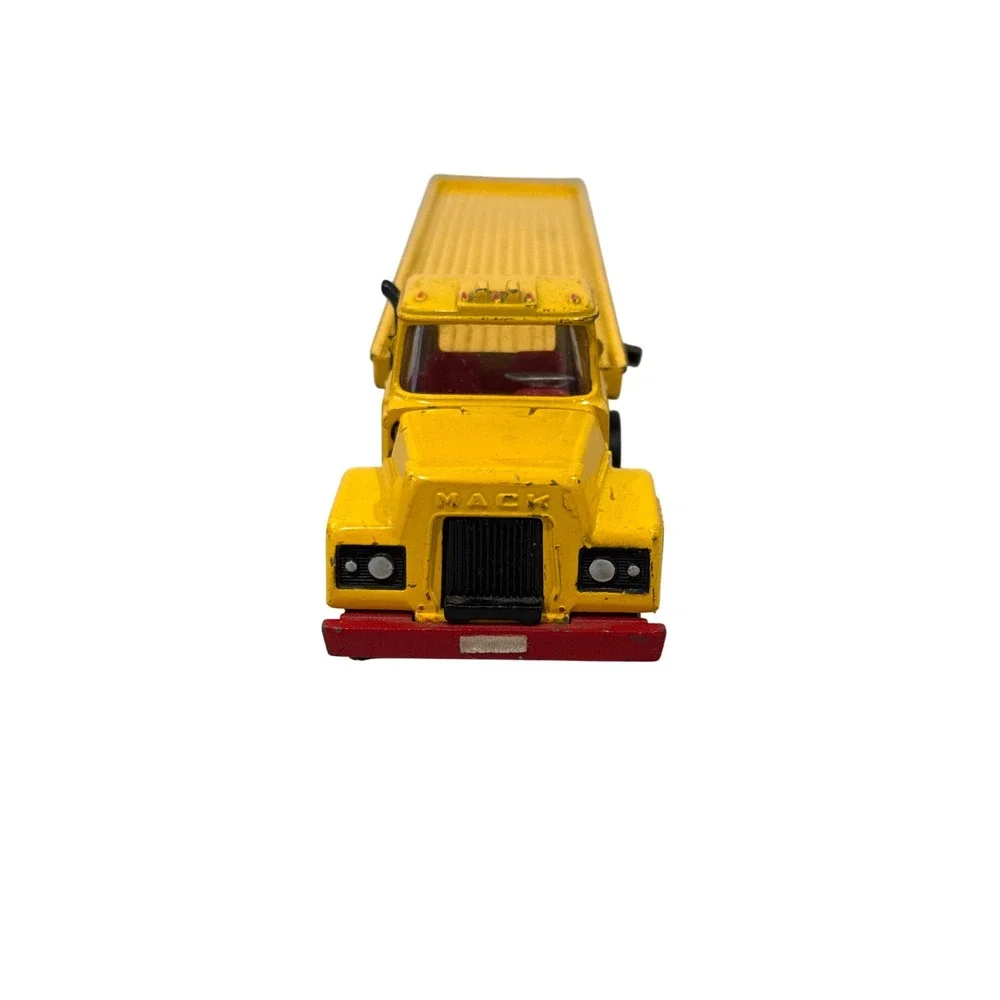 VTG Corgi Major Mack‎ Truck Yellow Semi Flatbed Trailer Diecast Made in Britain